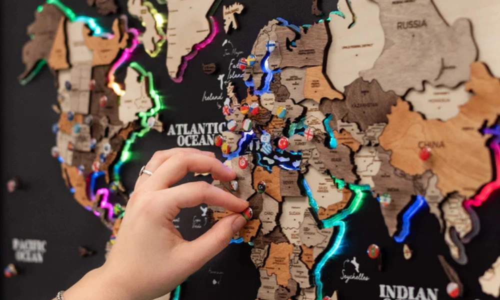 Wooden board map wall decor